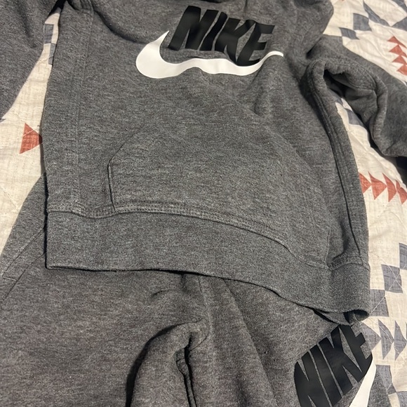 Nike set - Picture 3 of 3